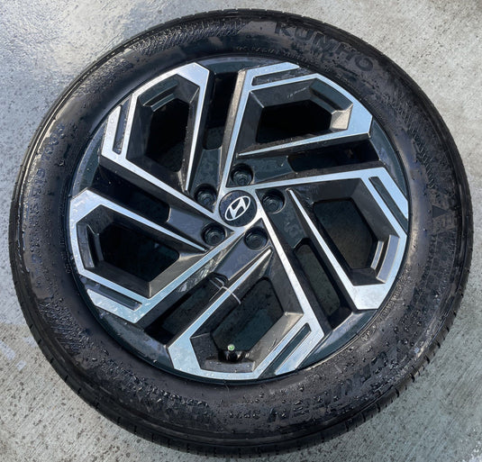 HYUNDAI TUCSON LIMITED 19x7.5 ALLOY WHEEL RIM 235/55R19 W/ TIRE 2025 