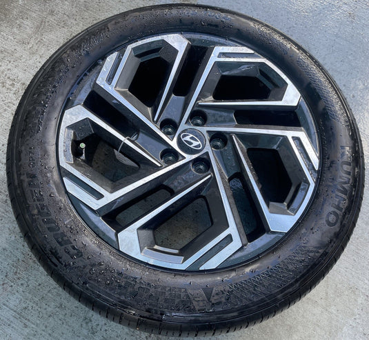 HYUNDAI TUCSON LIMITED 19x7.5 ALLOY WHEEL RIM 235/55R19 W/ TIRE 2025