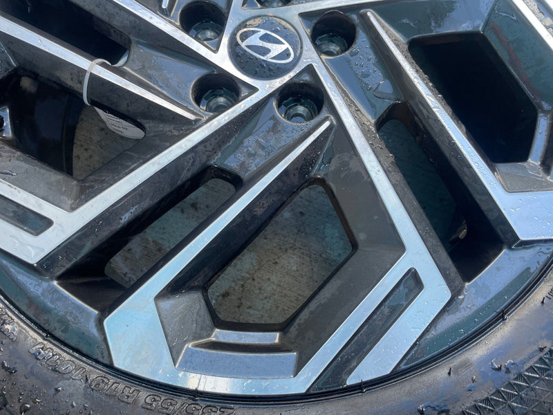 Load image into Gallery viewer, HYUNDAI TUCSON LIMITED 19x7.5 ALLOY WHEEL RIM 235/55R19 W/ TIRE 2025 # 113071
