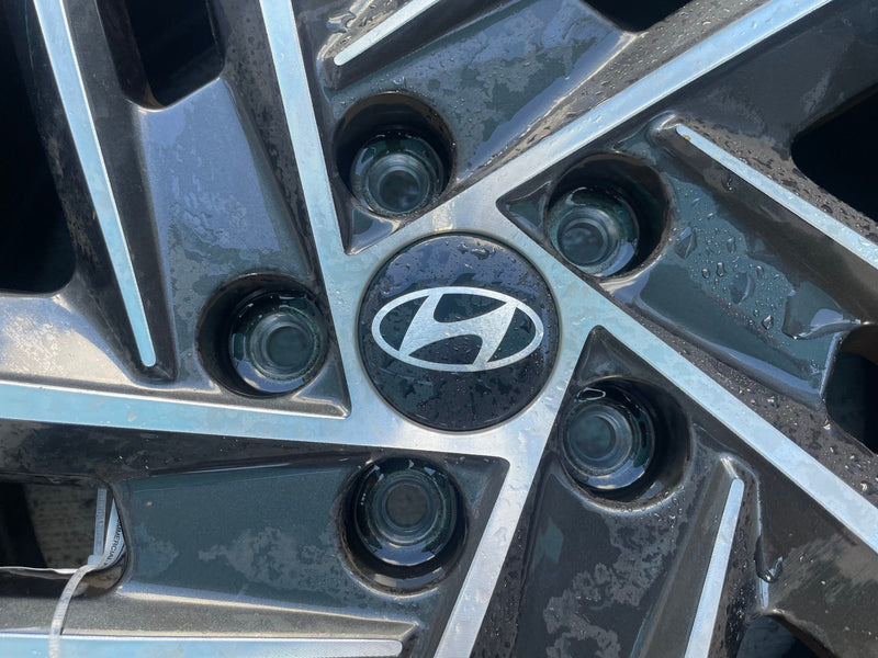 Load image into Gallery viewer, HYUNDAI TUCSON LIMITED 19x7.5 ALLOY WHEEL RIM 235/55R19 W/ TIRE 2025 # 113071
