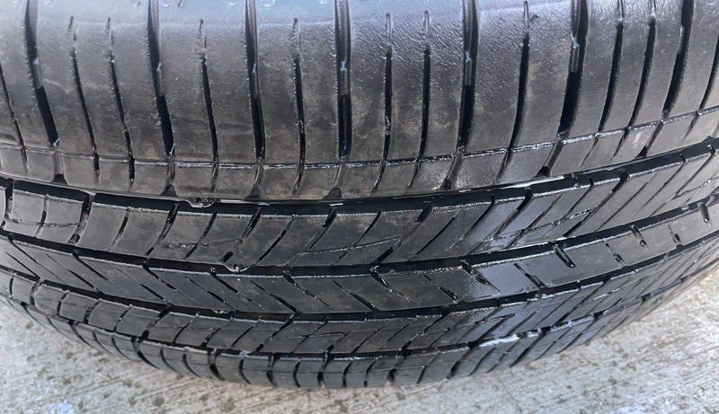 Load image into Gallery viewer, HYUNDAI TUCSON LIMITED 19x7.5 ALLOY WHEEL RIM 235/55R19 W/ TIRE 2025 # 113071
