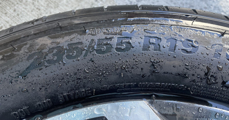 Load image into Gallery viewer, HYUNDAI TUCSON LIMITED 19x7.5 ALLOY WHEEL RIM 235/55R19 W/ TIRE 2025 # 113071
