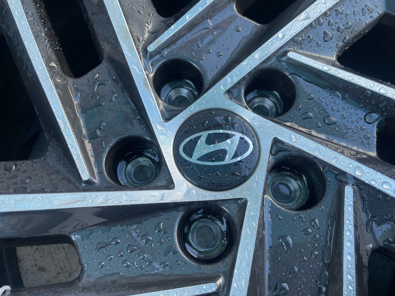 Load image into Gallery viewer, HYUNDAI TUCSON LIMITED 19x7.5 ALLOY WHEEL RIM 235/55R19 W/ TIRE 2025 # 113070
