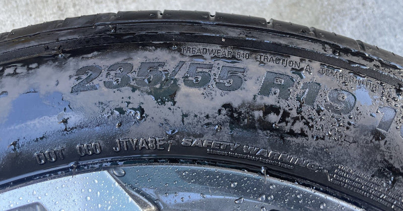 Load image into Gallery viewer, HYUNDAI TUCSON LIMITED 19x7.5 ALLOY WHEEL RIM 235/55R19 W/ TIRE 2025 # 113070
