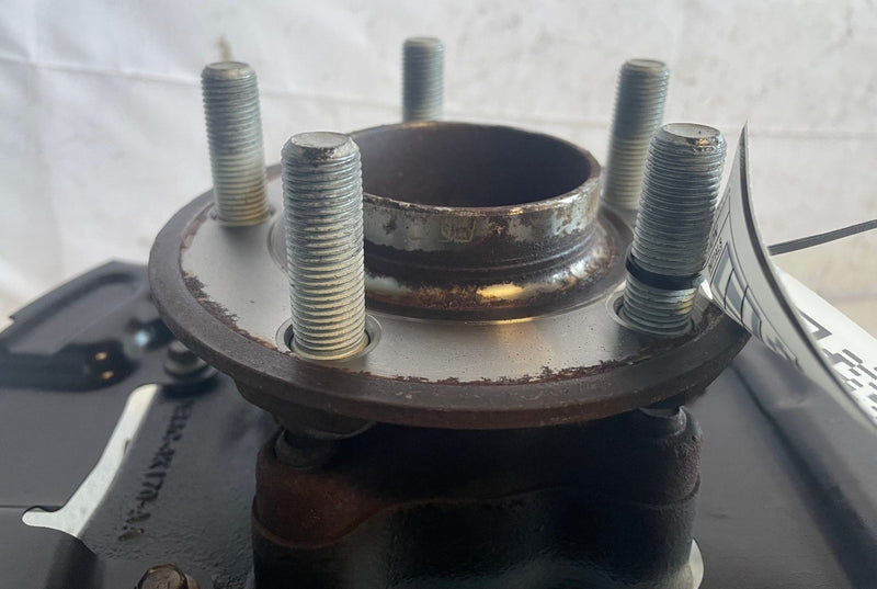 Load image into Gallery viewer, 2022-2023 FORD MUSTANG RWD FRONT RIGHT PASSENGER SPINDLE KNUCKLE W/ HUB # 113535
