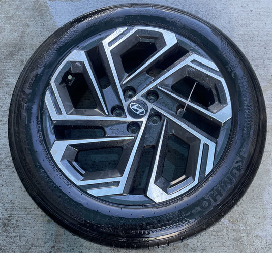HYUNDAI TUCSON LIMITED 19x7.5 ALLOY WHEEL RIM 235/55R19 W/ TIRE 2025