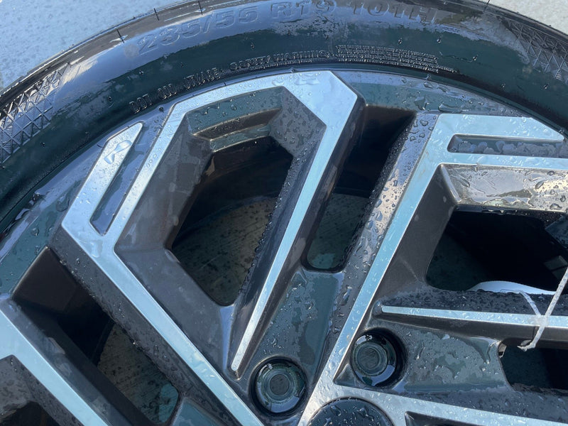 Load image into Gallery viewer, HYUNDAI TUCSON LIMITED 19x7.5 ALLOY WHEEL RIM 235/55R19 W/ TIRE 2025 # 113072

