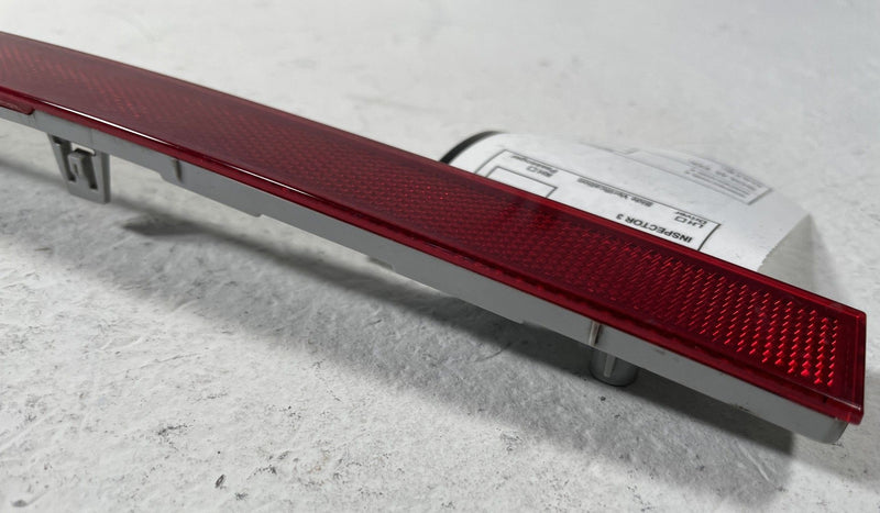 Load image into Gallery viewer, 2021 - 2023 HYUNDAI SANTA FE REAR BUMPER CENTER REFLECTOR LIGHT LAMP # 107961
