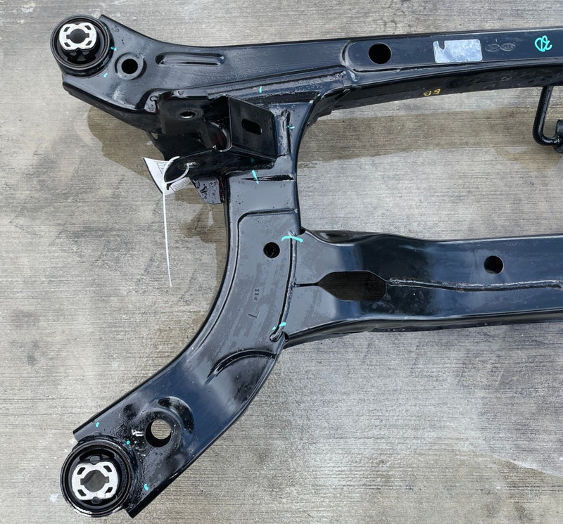 Load image into Gallery viewer, 2021 - 2024 KIA K5 FWD REAR SUBFRAME UNDERCARRIAGE CROSSMEMBER CRADLE # 110719

