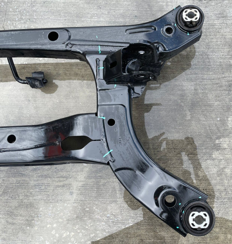 Load image into Gallery viewer, 2021 - 2024 KIA K5 FWD REAR SUBFRAME UNDERCARRIAGE CROSSMEMBER CRADLE # 110719
