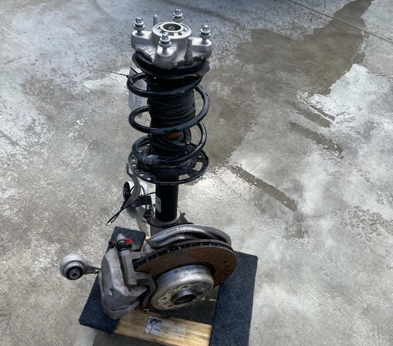 Load image into Gallery viewer, 2019-2021 BMW 330i G20 RWD FRONT RIGHT PASSENGER KNEE ASSMEBLY 2.0L # 106355
