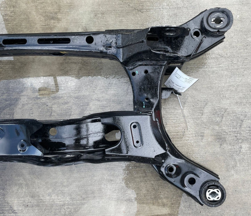 Load image into Gallery viewer, 2021 - 2024 KIA K5 FWD REAR SUBFRAME UNDERCARRIAGE CROSSMEMBER CRADLE # 110719

