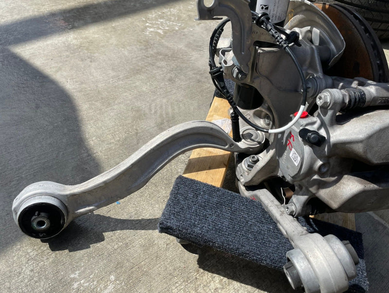 Load image into Gallery viewer, 2019-2021 BMW 330i G20 RWD FRONT RIGHT PASSENGER KNEE ASSMEBLY 2.0L # 106355
