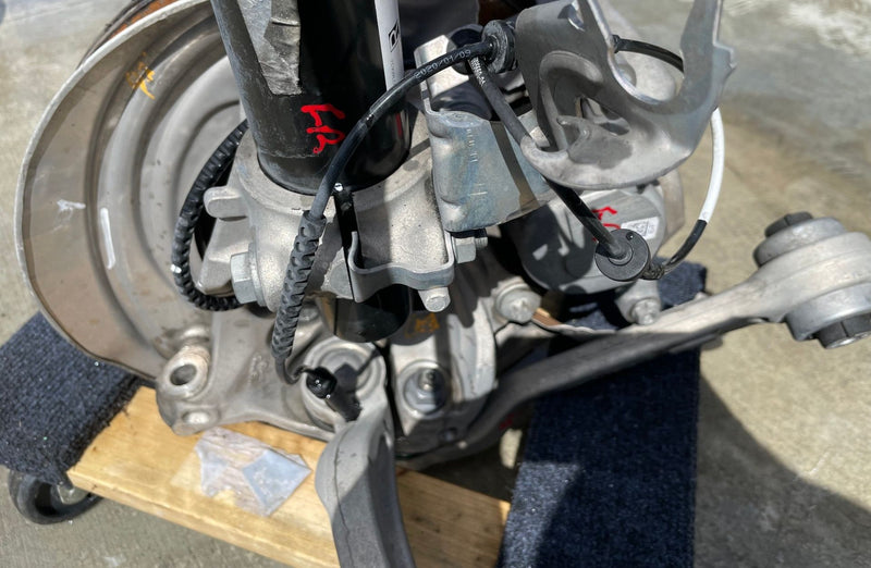 Load image into Gallery viewer, 2019-2021 BMW 330i G20 RWD FRONT RIGHT PASSENGER KNEE ASSMEBLY 2.0L # 106355
