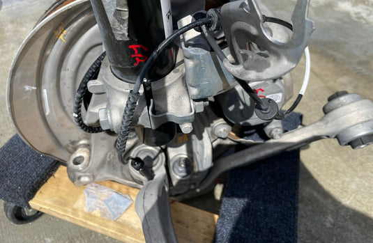 2019-2021 BMW 330i G20 RWD FRONT RIGHT PASSENGER KNEE ASSMEBLY 2.0L