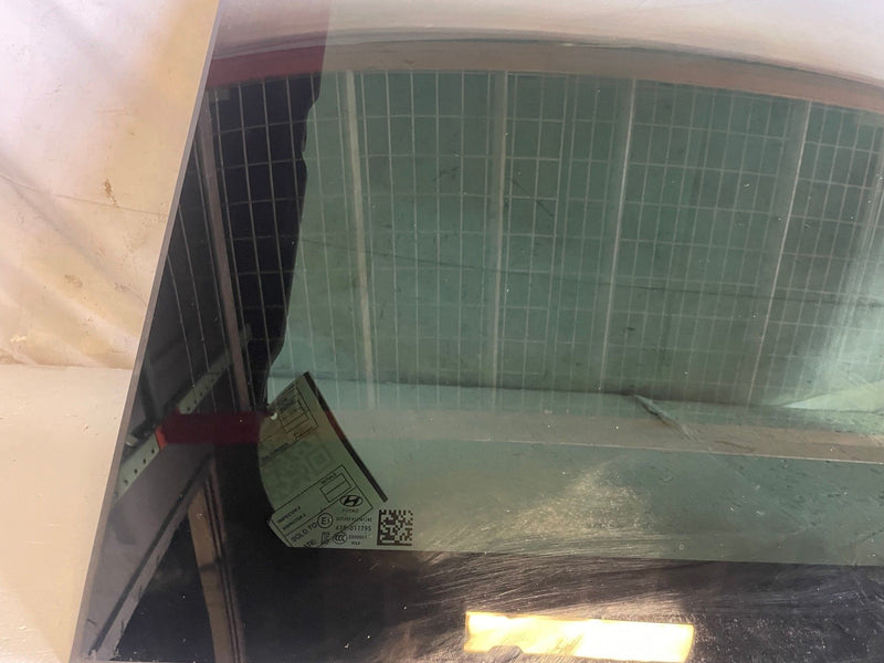Load image into Gallery viewer, 2022-25 HYUNDAI TUCSON FRONT UPPER OVERHEAD SUNROOF SLIDING WINDOW GLASS #113067
