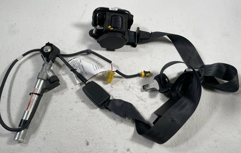 Load image into Gallery viewer, 2022-2023 HONDA PASSPORT FRONT RIGHT PASSENGER SIDE SEAT BELT RETRACTOR # 113336
