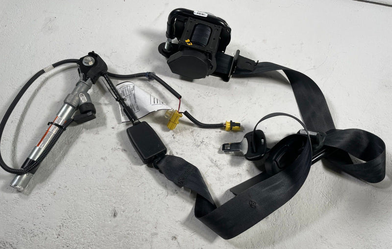 Load image into Gallery viewer, 2022-2023 HONDA PASSPORT FRONT RIGHT PASSENGER SIDE SEAT BELT RETRACTOR # 113336
