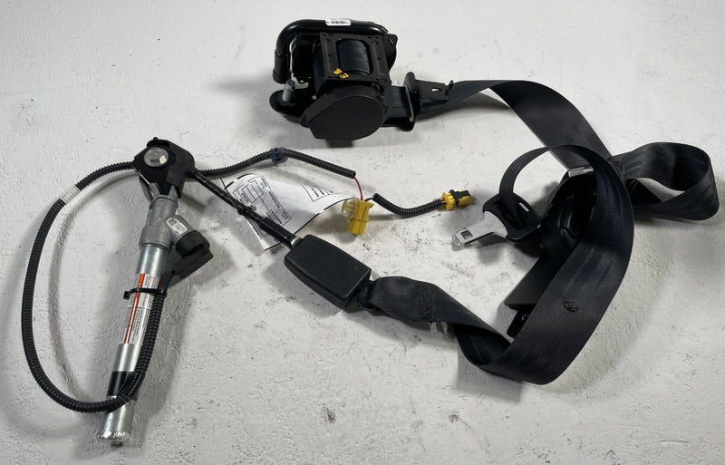 Load image into Gallery viewer, 2022-2023 HONDA PASSPORT FRONT RIGHT PASSENGER SIDE SEAT BELT RETRACTOR # 113336
