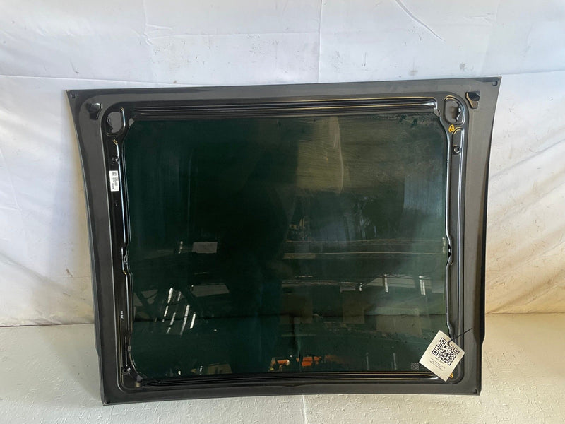 Load image into Gallery viewer, 2022-25 HYUNDAI TUCSON FRONT UPPER OVERHEAD SUNROOF SLIDING WINDOW GLASS #113067
