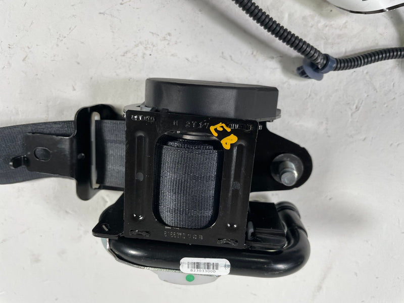 Load image into Gallery viewer, 2022-2023 HONDA PASSPORT FRONT RIGHT PASSENGER SIDE SEAT BELT RETRACTOR # 113336
