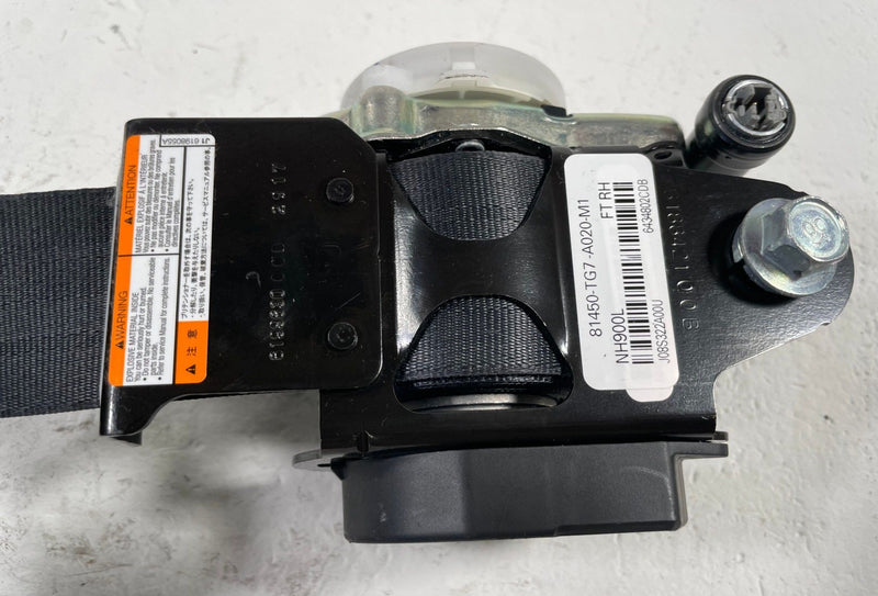 Load image into Gallery viewer, 2022-2023 HONDA PASSPORT FRONT RIGHT PASSENGER SIDE SEAT BELT RETRACTOR # 113336
