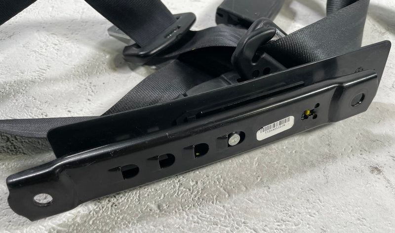 Load image into Gallery viewer, 2022-2023 HONDA PASSPORT FRONT RIGHT PASSENGER SIDE SEAT BELT RETRACTOR # 113336
