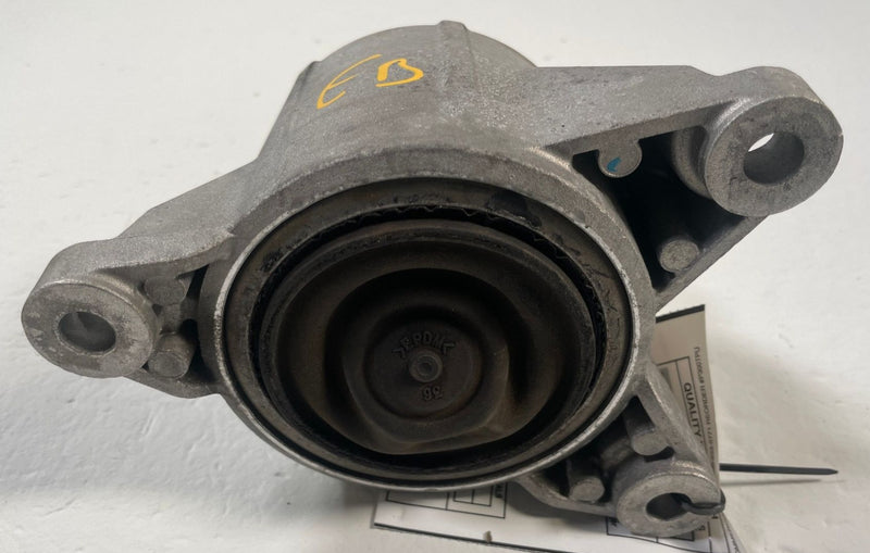 Load image into Gallery viewer, 2018 - 2023 KIA STINGER FRONT LEFT SIDE ENGINE MOTOR MOUNT BRACKET 3.3L # 110727
