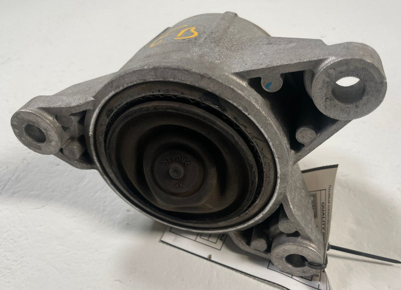 Load image into Gallery viewer, 2018 - 2023 KIA STINGER FRONT LEFT SIDE ENGINE MOTOR MOUNT BRACKET 3.3L # 110727
