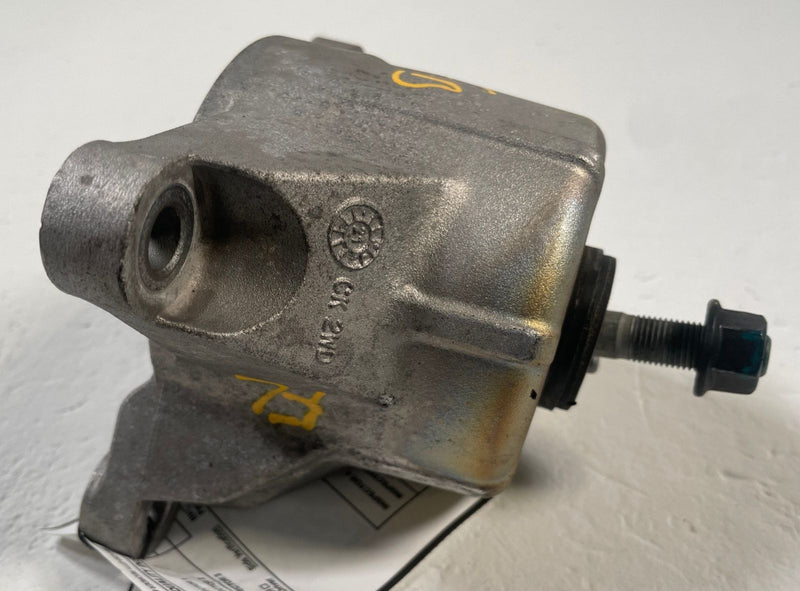 Load image into Gallery viewer, 2018 - 2023 KIA STINGER FRONT LEFT SIDE ENGINE MOTOR MOUNT BRACKET 3.3L # 110727
