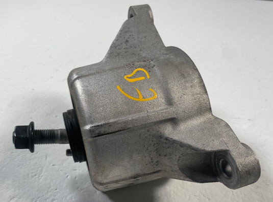 2018 - 2023 KIA STINGER FRONT LEFT SIDE ENGINE MOTOR MOUNT BRACKET 3.3L