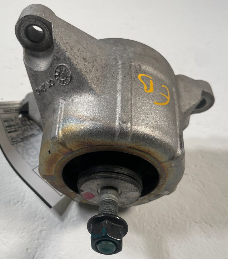 Load image into Gallery viewer, 2018 - 2023 KIA STINGER FRONT LEFT SIDE ENGINE MOTOR MOUNT BRACKET 3.3L # 110727

