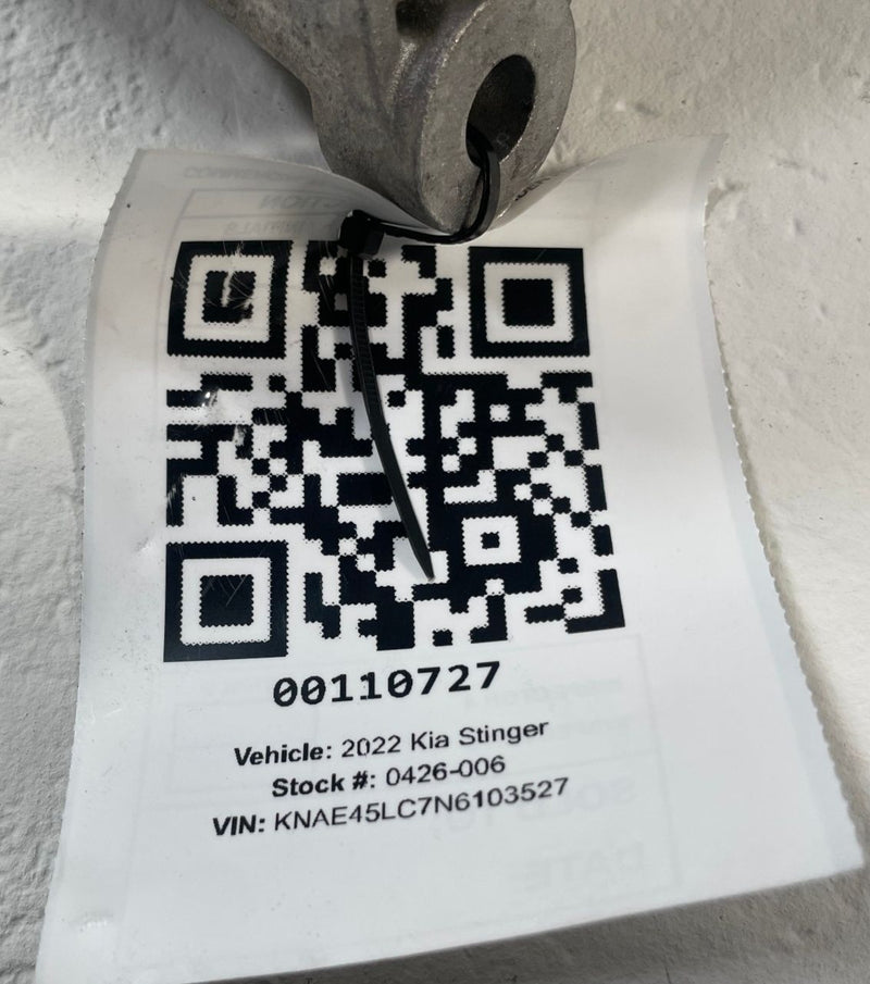 Load image into Gallery viewer, 2018 - 2023 KIA STINGER FRONT LEFT SIDE ENGINE MOTOR MOUNT BRACKET 3.3L # 110727
