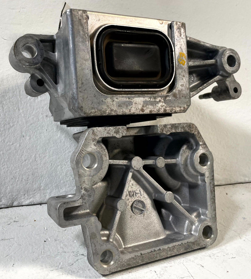 Load image into Gallery viewer, 2021-2024 KIA K5 FRONT LEFT AUTO TRANSMISSION ENGINE MOUNT BRACKET 1.6L # 110676
