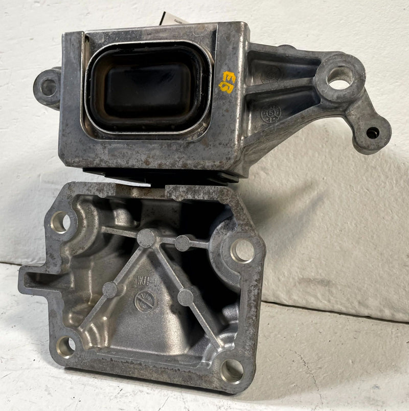 Load image into Gallery viewer, 2021-2024 KIA K5 FRONT LEFT AUTO TRANSMISSION ENGINE MOUNT BRACKET 1.6L # 110676
