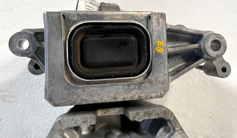 Load image into Gallery viewer, 2021-2024 KIA K5 FRONT LEFT AUTO TRANSMISSION ENGINE MOUNT BRACKET 1.6L # 110676
