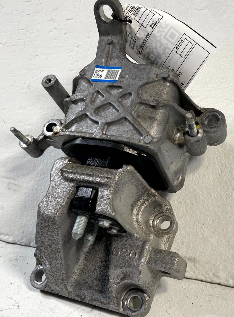 Load image into Gallery viewer, 2021-2024 KIA K5 FRONT LEFT AUTO TRANSMISSION ENGINE MOUNT BRACKET 1.6L # 110676
