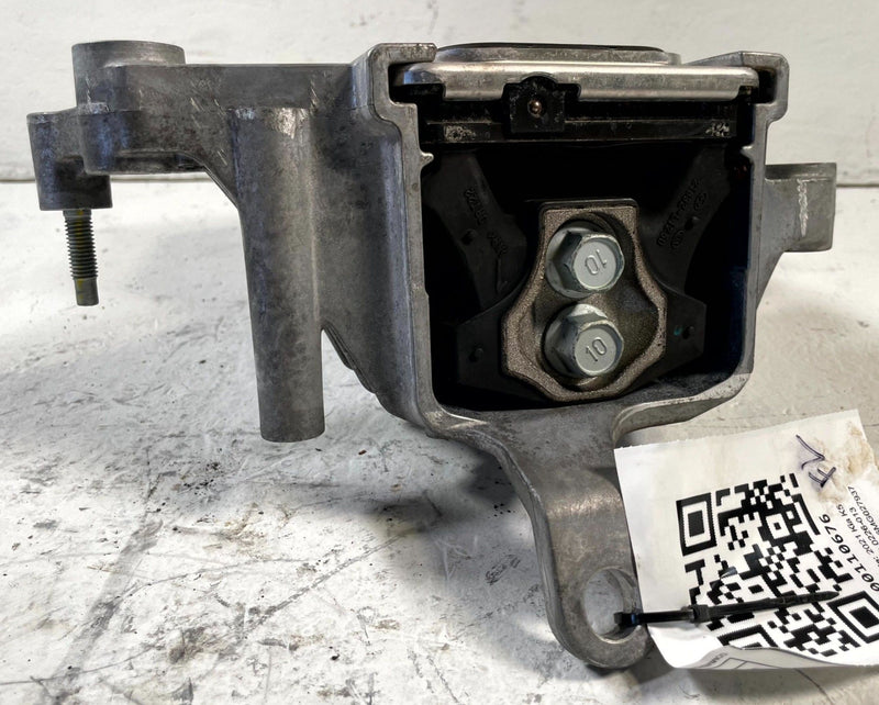 Load image into Gallery viewer, 2021-2024 KIA K5 FRONT LEFT AUTO TRANSMISSION ENGINE MOUNT BRACKET 1.6L # 110676
