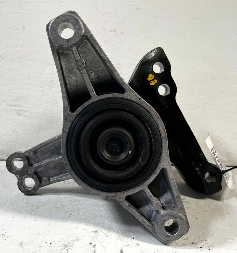 Load image into Gallery viewer, 2021 - 2024 KIA K5 FRONT RIGHT SIDE ENGINE MOUNT SUPPORT BRACKET 1.6L # 110680
