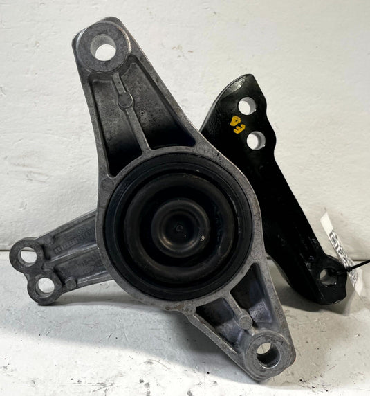 2021 - 2024 KIA K5 FRONT RIGHT SIDE ENGINE MOUNT SUPPORT BRACKET 1.6L