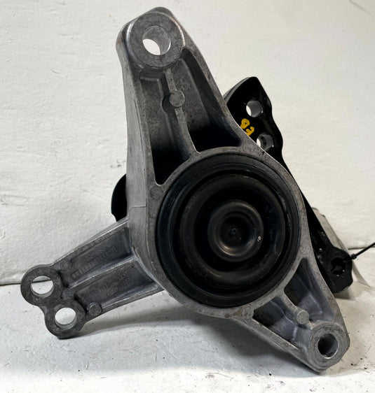 2021 - 2024 KIA K5 FRONT RIGHT SIDE ENGINE MOUNT SUPPORT BRACKET 1.6L