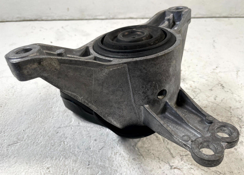 Load image into Gallery viewer, 2021 - 2024 KIA K5 FRONT RIGHT SIDE ENGINE MOUNT SUPPORT BRACKET 1.6L # 110680
