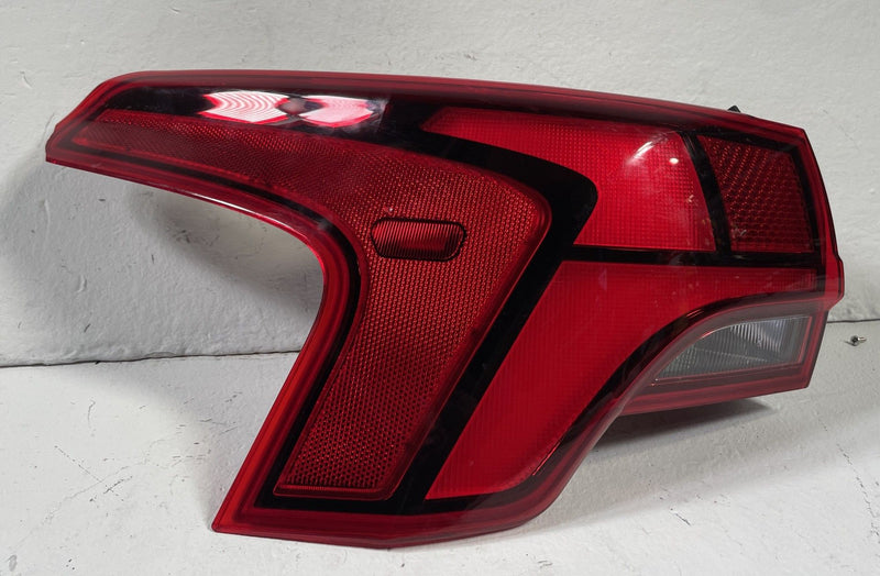 Load image into Gallery viewer, 21-23 HYUNDAI SANTA FE REAR LEFT DRIVER SIDE LED OUTER TAIL LIGHT LAMP # 107962
