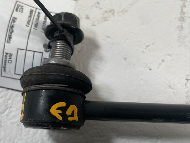 Load image into Gallery viewer, 2018 - 2023 KIA STINGER FRONT RIGHT SIDE STABILIZER SWAY BAR END LINK # 110747
