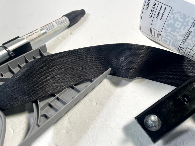 Load image into Gallery viewer, 2016-2022 ACURA ILX FRONT LEFT DRIVER SIDE SEAT BELT RETRACTOR BLACK # 113586
