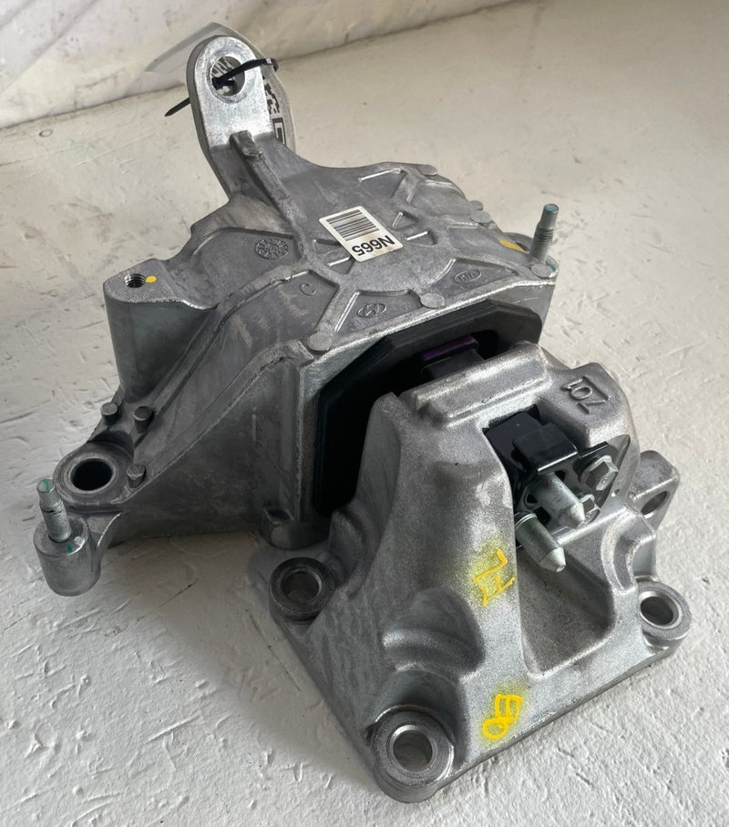Load image into Gallery viewer, 2025-2026 HYUNDAI TUCSON FRONT LEFT AUTO TRANSMISSION MOUNT BRACKET 2.5L #113044
