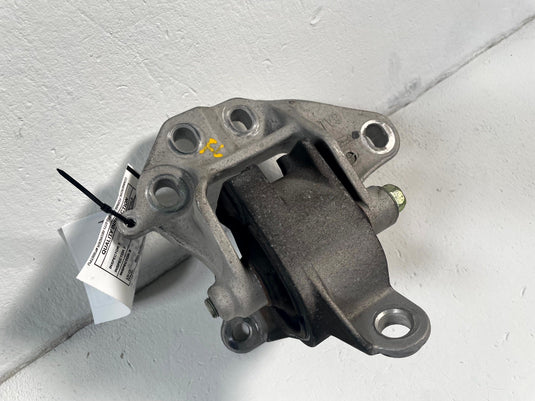 2016-2022 ACURA ILX FRONT LEFT SIDE ENGINE MOUNT BRACKET 50850-TV9-A02