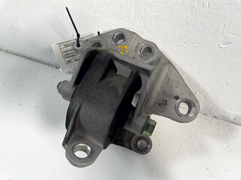Load image into Gallery viewer, 2016-2022 ACURA ILX FRONT LEFT SIDE ENGINE MOUNT BRACKET 50850-TV9-A02 # 113585
