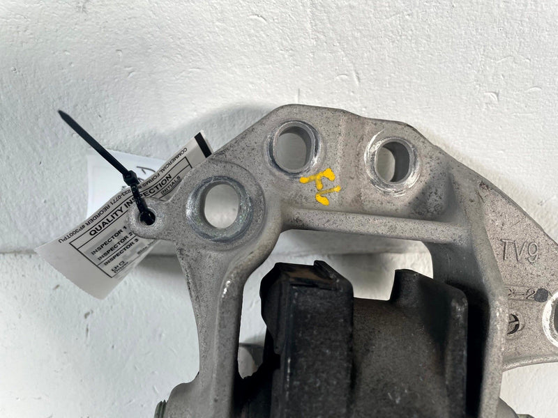 Load image into Gallery viewer, 2016-2022 ACURA ILX FRONT LEFT SIDE ENGINE MOUNT BRACKET 50850-TV9-A02 # 113585
