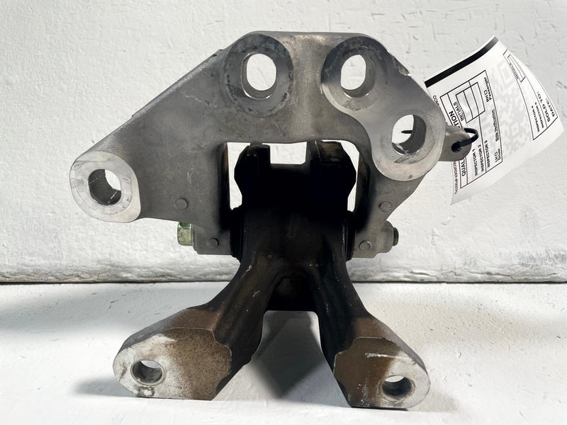 Load image into Gallery viewer, 2016-2022 ACURA ILX FRONT LEFT SIDE ENGINE MOUNT BRACKET 50850-TV9-A02 # 113585
